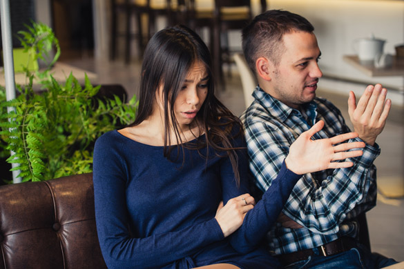 Couple at cafe during lunch - Is your Scorpio Guy Lying or Telling You the Truth